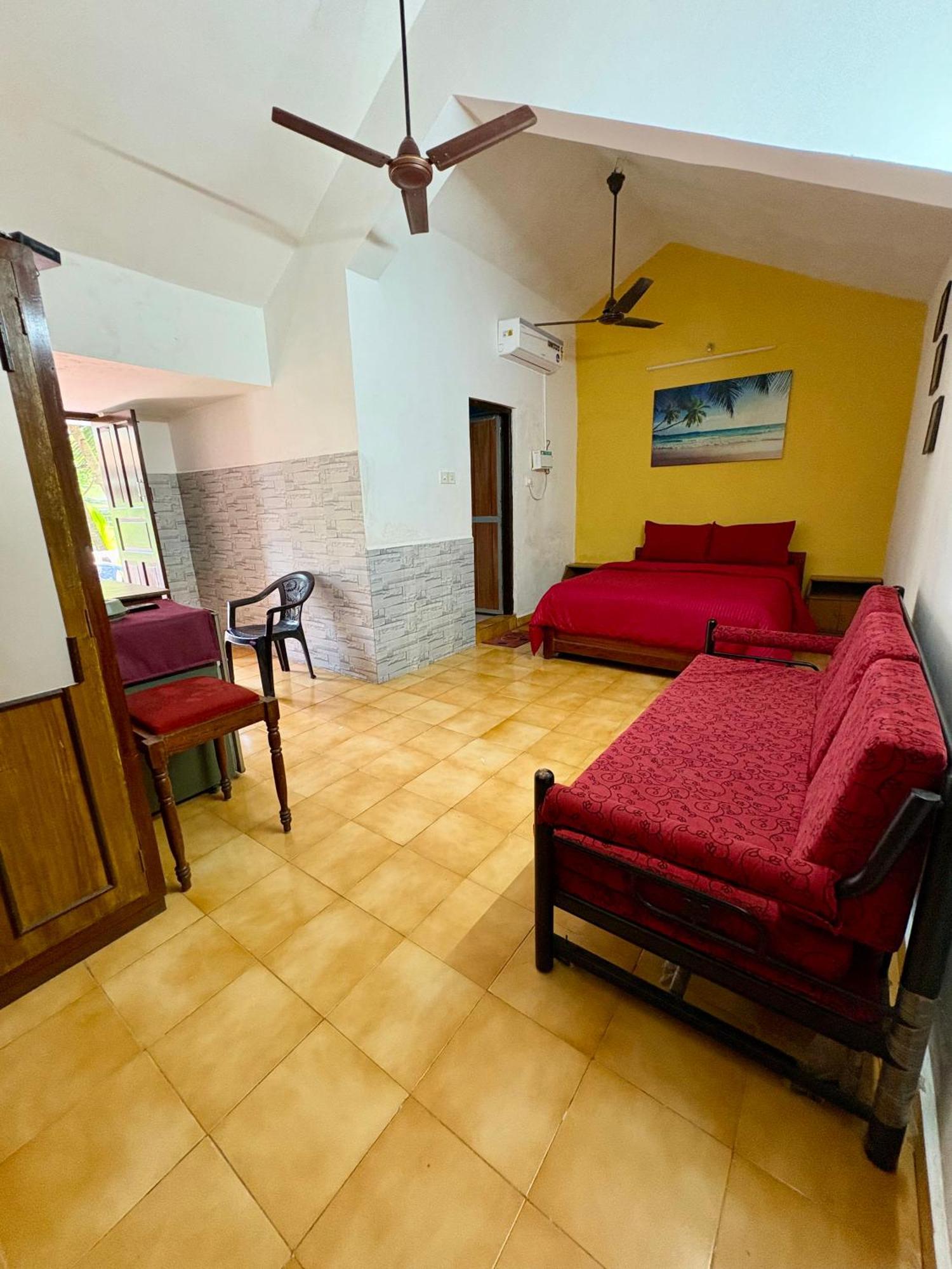 Jes Guest House Majorda Exterior photo