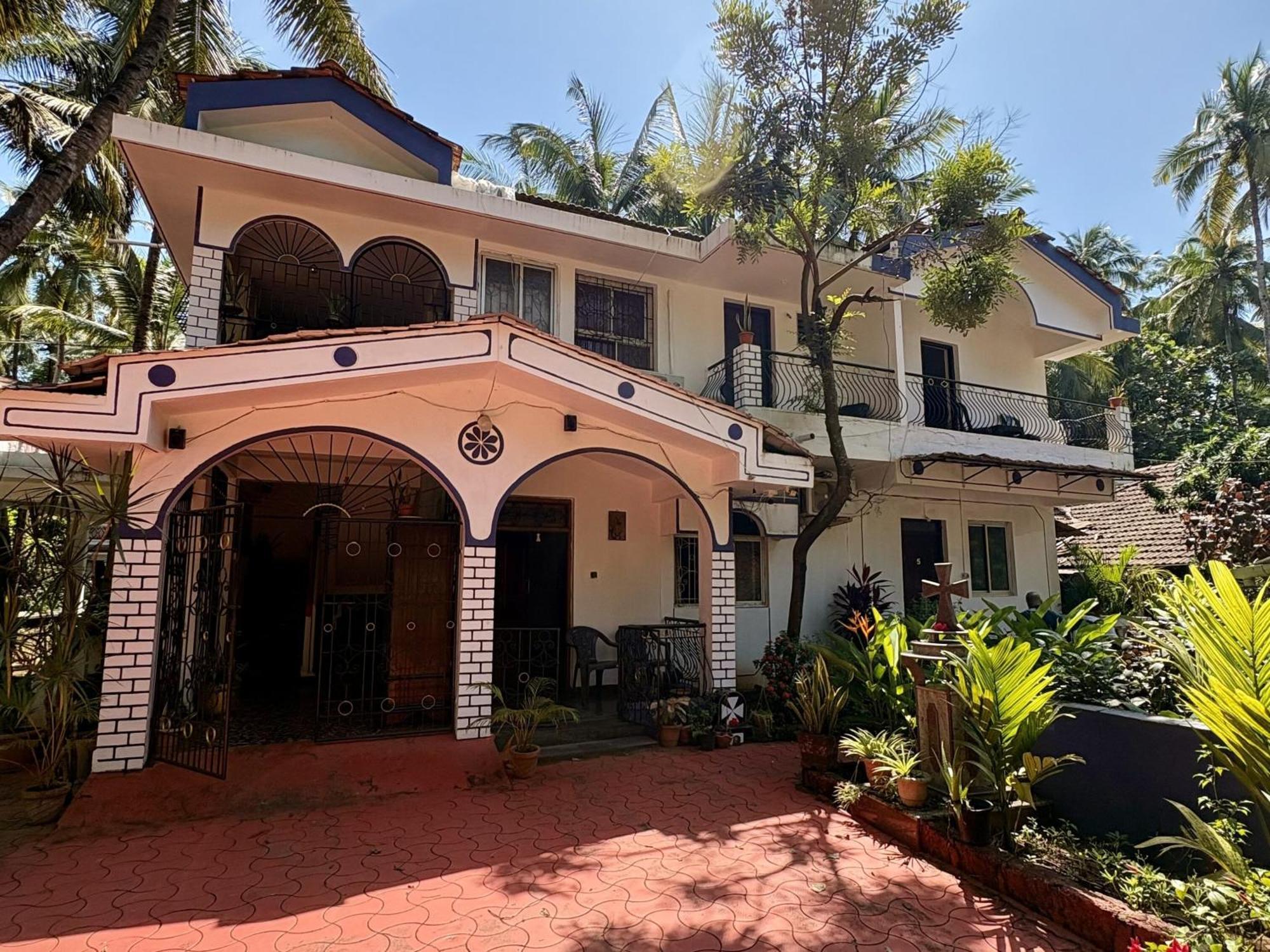 Jes Guest House Majorda Exterior photo