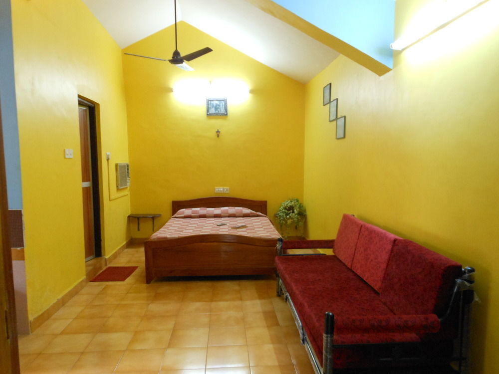 Jes Guest House Majorda Exterior photo
