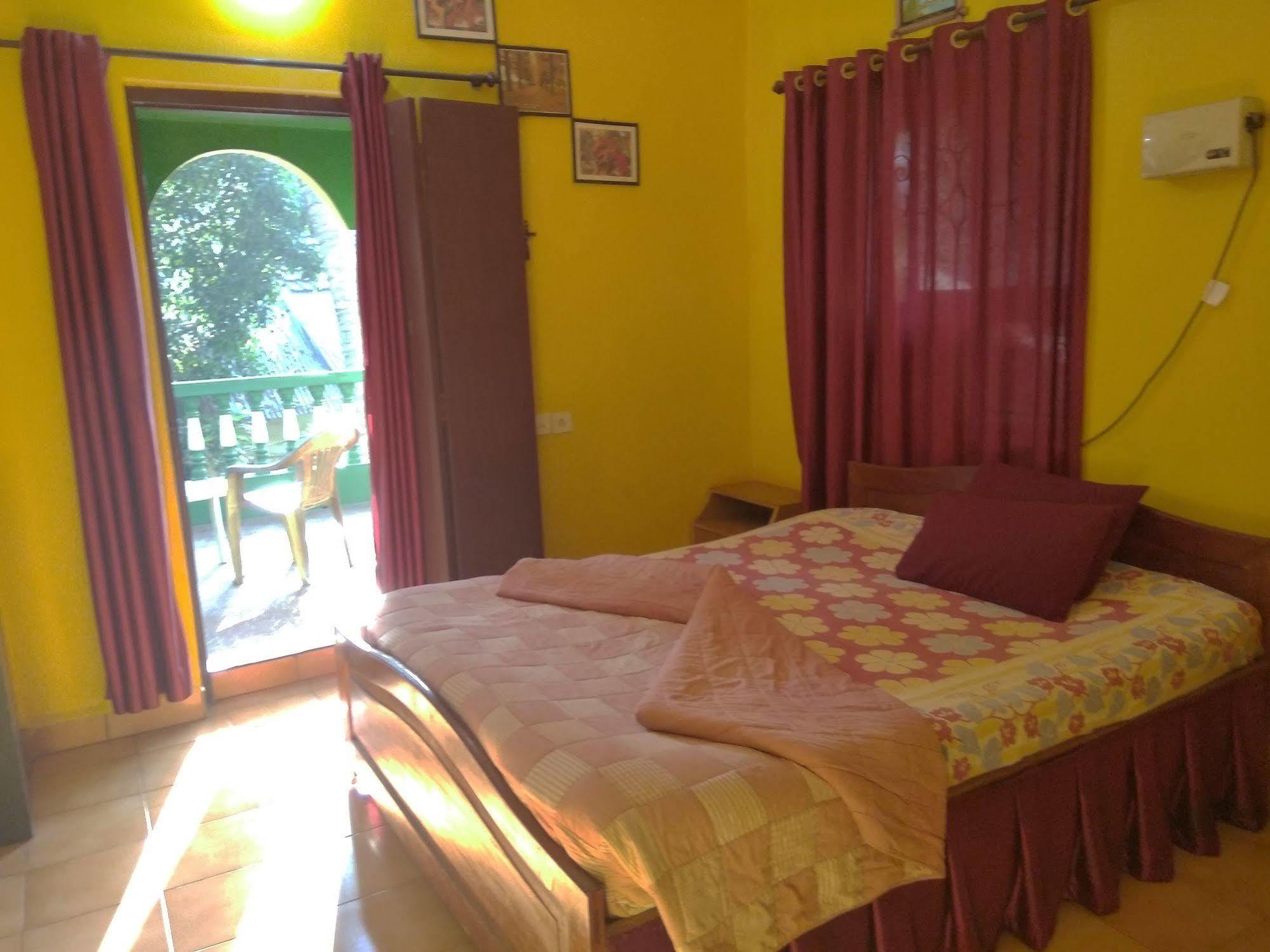 Jes Guest House Majorda Exterior photo